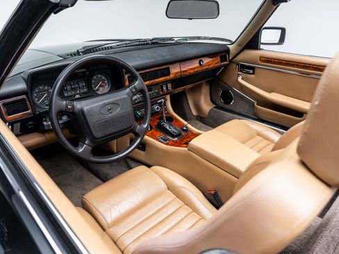 Used 1990 Jaguar XJS V12 Convertible RWD image 8