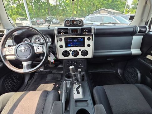 Used 2011 Toyota FJ Cruiser 4WD w/ Upgrade Pkg image 18
