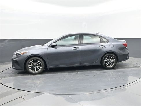 Used 2023 Kia Forte LXS image 5
