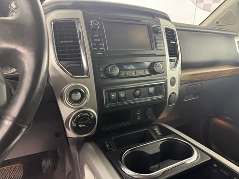 Used 2017 Nissan Titan SL image 21