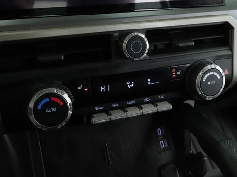 Used 2024 Toyota Tacoma 4x4 Double Cab image 13