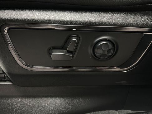 Used 2023 RAM 1500 Limited w/ Body Color Bumper Group AWD/4WD image 18