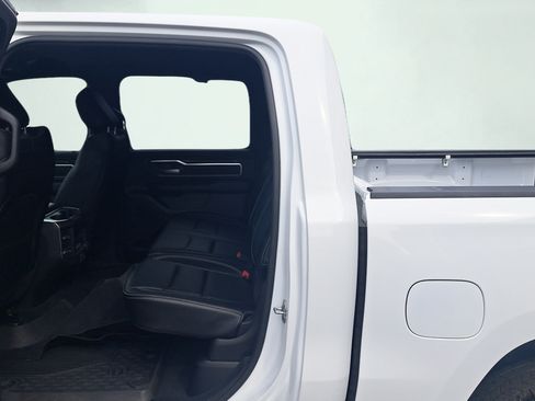 Used 2019 RAM 1500 Big Horn AWD/4WD image 12