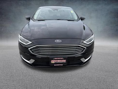 Used 2018 Ford Fusion SE w/ Fusion SE Technology Package FWD image 3