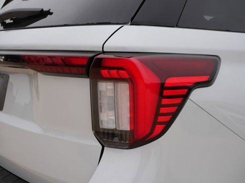 New 2026 Ford Explorer Active RWD image 9