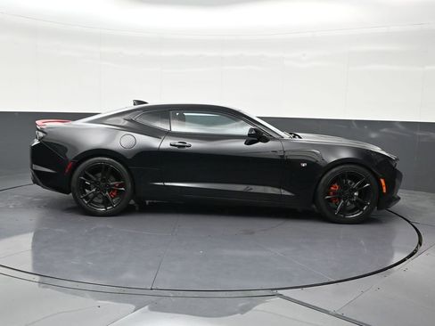 Used 2021 Chevrolet Camaro LT w/ RS Package image 7
