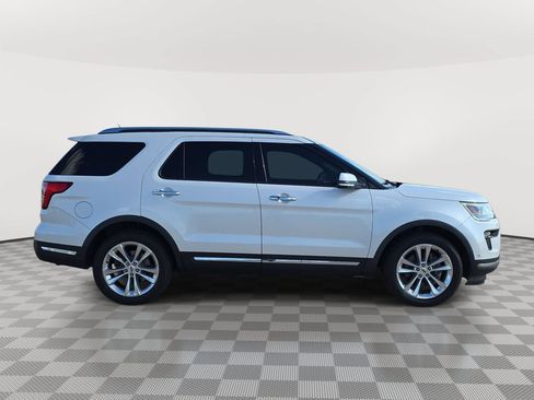 Used 2018 Ford Explorer Limited w/ Equipment Group 301A FWD image 8