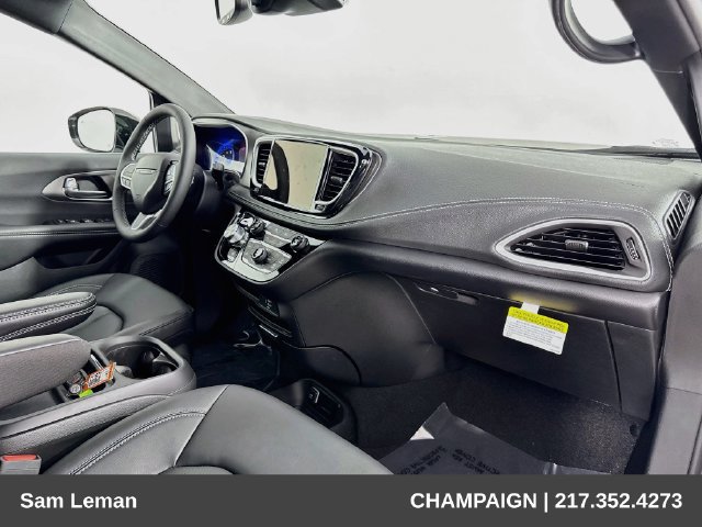 New 2027 Chrysler Pacifica Select FWD image 29