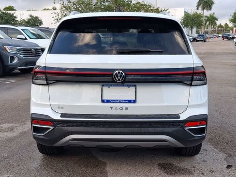 New 2026 Volkswagen Taos SE FWD image 4
