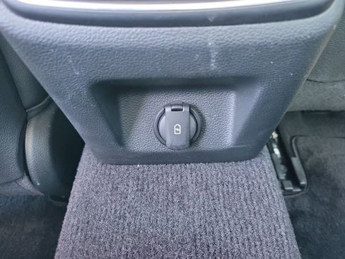 Used 2023 Genesis G70 2.0T image 10