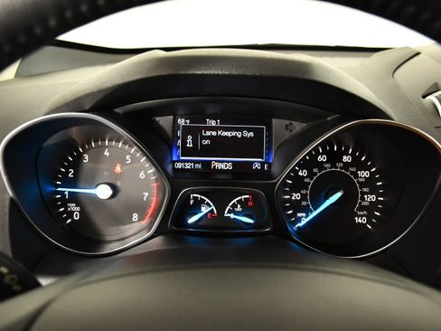 Used 2018 Ford Escape Titanium w/ Ford Safe & Smart Package AWD/4WD image 18