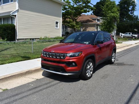 Used 2025 Jeep Compass Limited AWD/4WD image 2