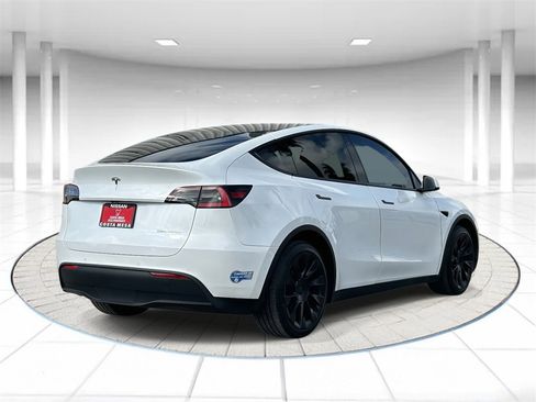 Used 2020 Tesla Model Y Long Range image 4