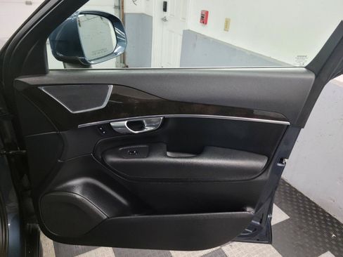 Used 2018 Volvo XC90 T6 Momentum w/ Convenience Package AWD/4WD image 29