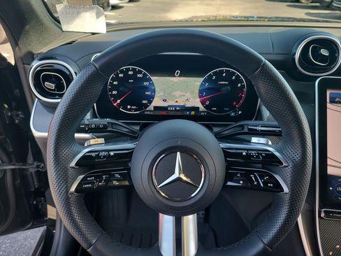 Used 2024 Mercedes-Benz GLC 300 4MATIC image 25