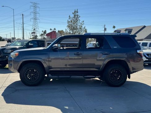 Used 2018 Toyota 4Runner SR5 Premium image 9