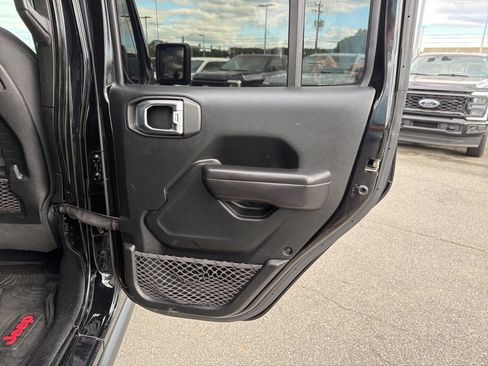 Used 2020 Jeep Wrangler Unlimited Rubicon w/ Dual Top Group AWD/4WD image 18