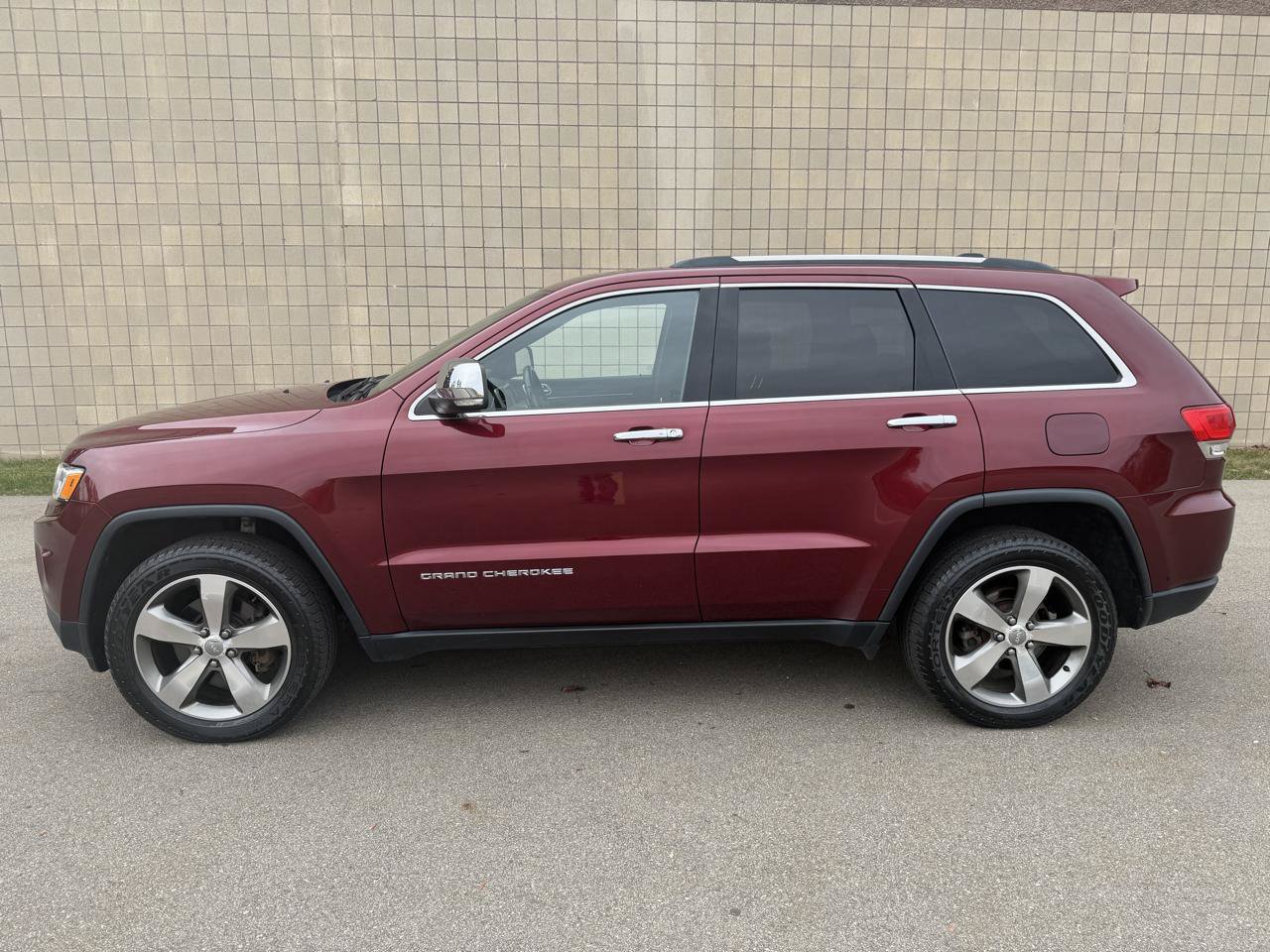 Used 2016 Jeep Grand Cherokee Limited w/ Luxury Group II AWD/4WD image 8