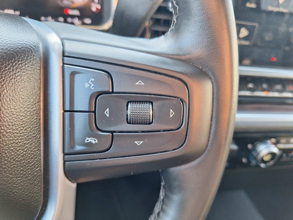 Used 2026 GMC Sierra 1500 SLT AWD/4WD image 16