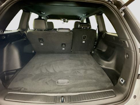 Used 2025 Jeep Grand Cherokee Altitude image 29