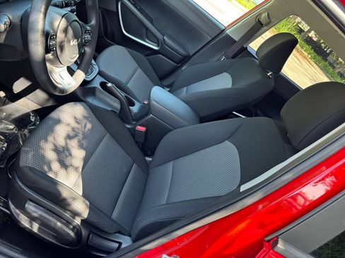 Used 2025 Kia Soul LX w/ LX Technology Package FWD image 33