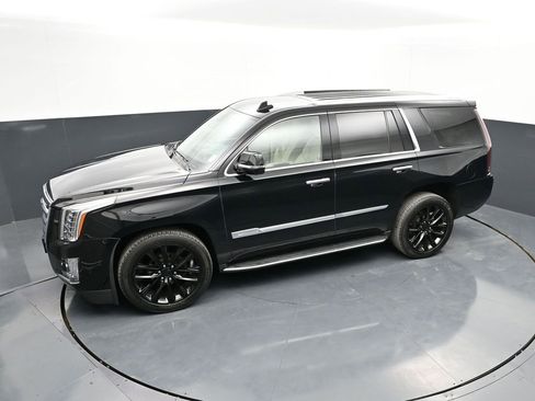 Used 2020 Cadillac Escalade Luxury image 40