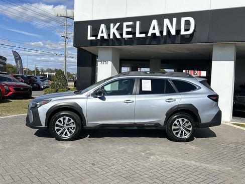 Used 2025 Subaru Outback Premium w/ Popular Package #1A image 3