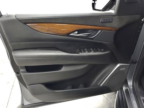 Used 2020 Cadillac Escalade Luxury image 13