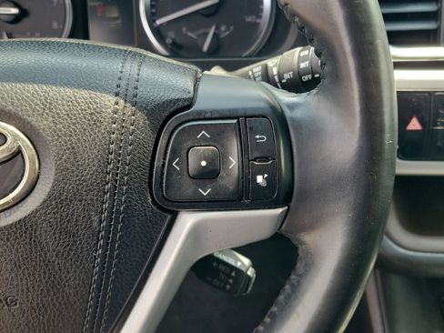 Used 2016 Toyota Highlander XLE FWD image 24