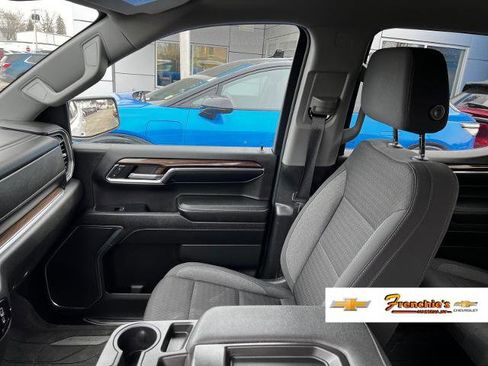 Used 2023 Chevrolet Silverado 1500 LT AWD/4WD image 33