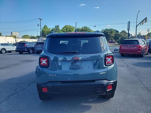Used 2017 Jeep Renegade Latitude w/ Cold Weather Group AWD/4WD image 4