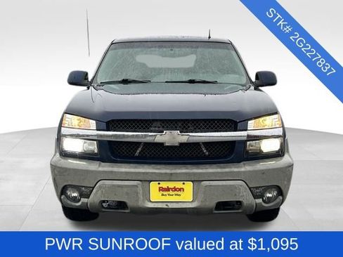 Used 2002 Chevrolet Avalanche 4x4 w/ Off-Road Suspension Pkg image 2