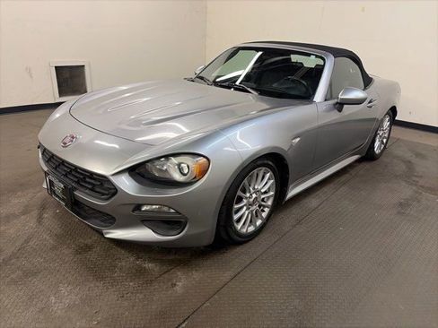 Used 2017 FIAT 124 Spider Classica image 5
