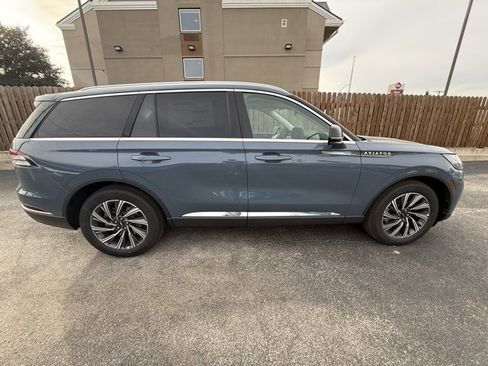 New 2026 Lincoln Aviator 2WD image 8