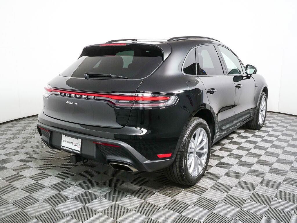 Certified 2026 Porsche Macan AWD/4WD image 29