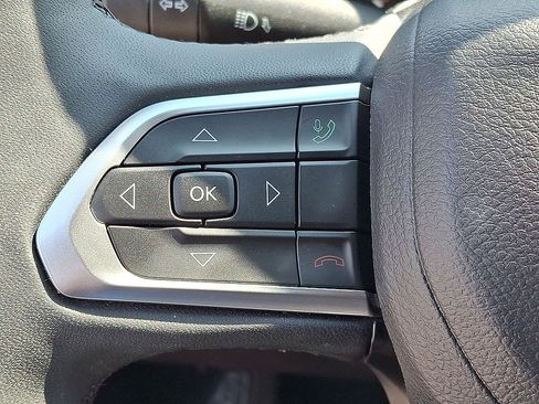 Used 2024 Jeep Compass Latitude w/ Convenience Group AWD/4WD image 23