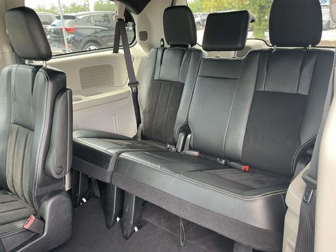 Used 2019 Dodge Grand Caravan SXT FWD image 11