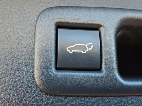 Used 2024 Toyota Highlander LE FWD image 30