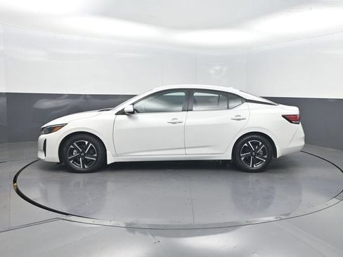 Used 2025 Nissan Sentra SV FWD image 2