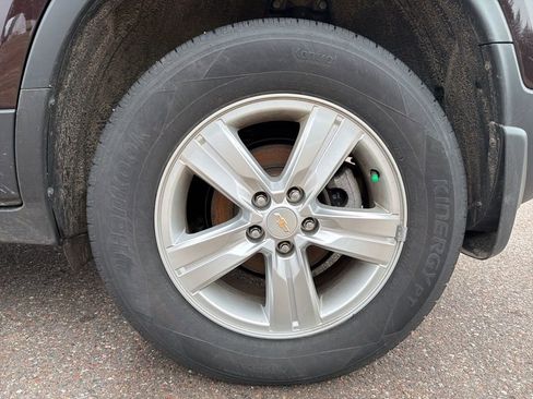 Used 2022 Chevrolet Trax LS w/ Tint and Cruise Package AWD/4WD image 7