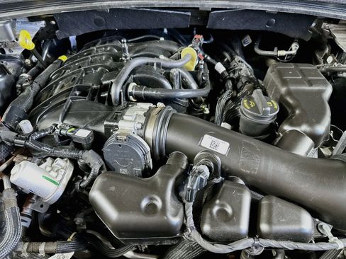 Used 2023 Jeep Grand Cherokee L Limited RWD image 31