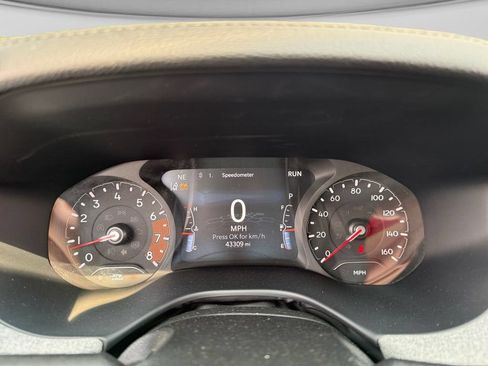 Used 2024 Jeep Compass Latitude AWD/4WD image 13