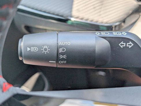 Used 2025 Nissan Kicks SR FWD image 25