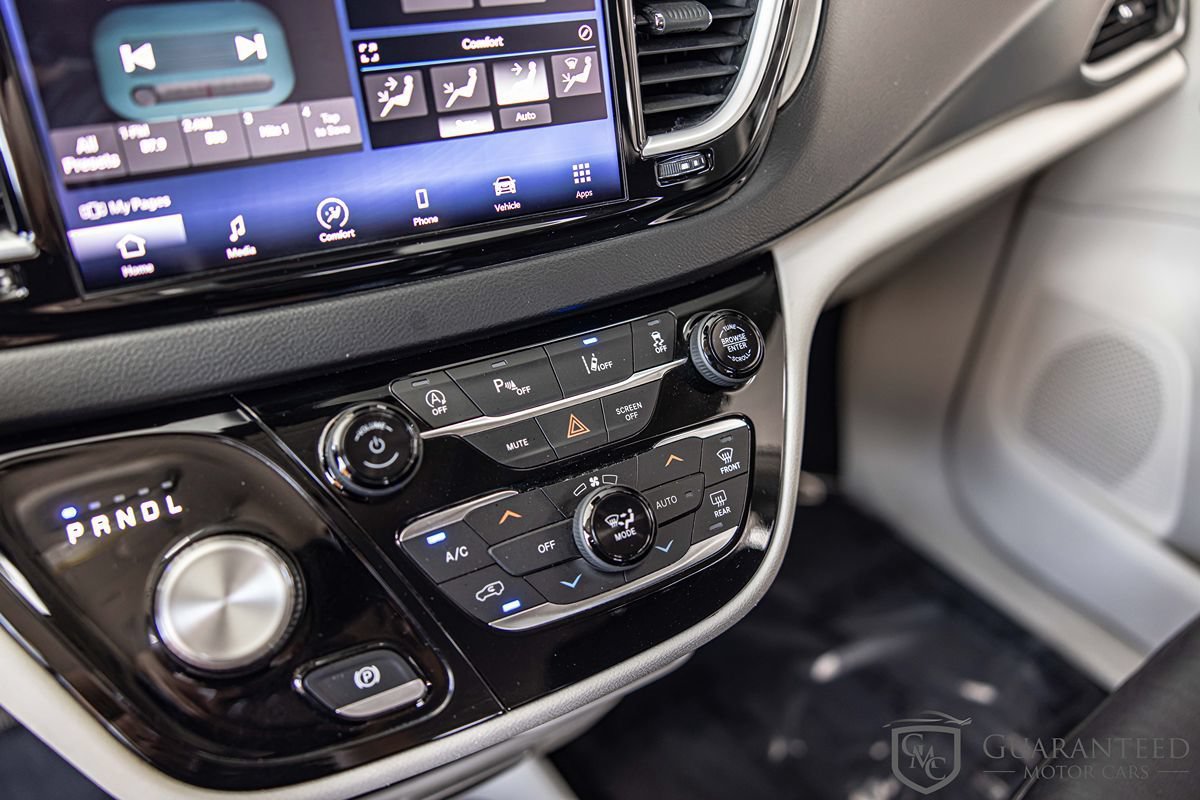 Used 2021 Chrysler Pacifica Touring-L FWD image 28