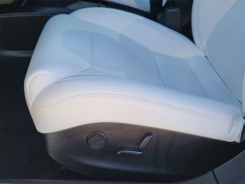 Used 2019 Tesla Model S AWD image 31