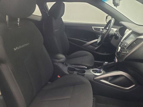 Used 2017 Hyundai Veloster Value Edition image 21