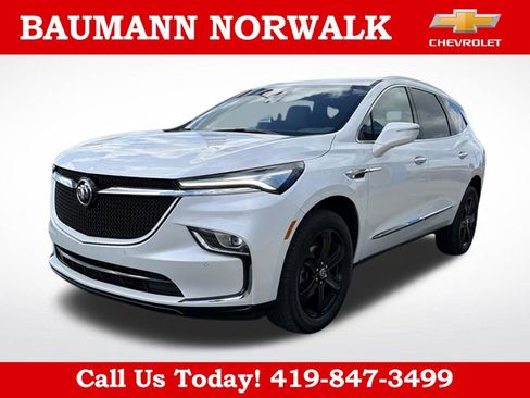 Used 2024 Buick Enclave Essence w/ Sport Touring Edition FWD image 3
