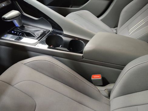 Used 2025 Hyundai Elantra SEL FWD image 26