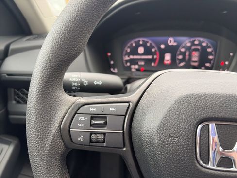 Certified 2025 Honda Accord LX image 17