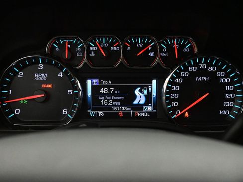 Used 2018 Chevrolet Suburban LT RWD image 16